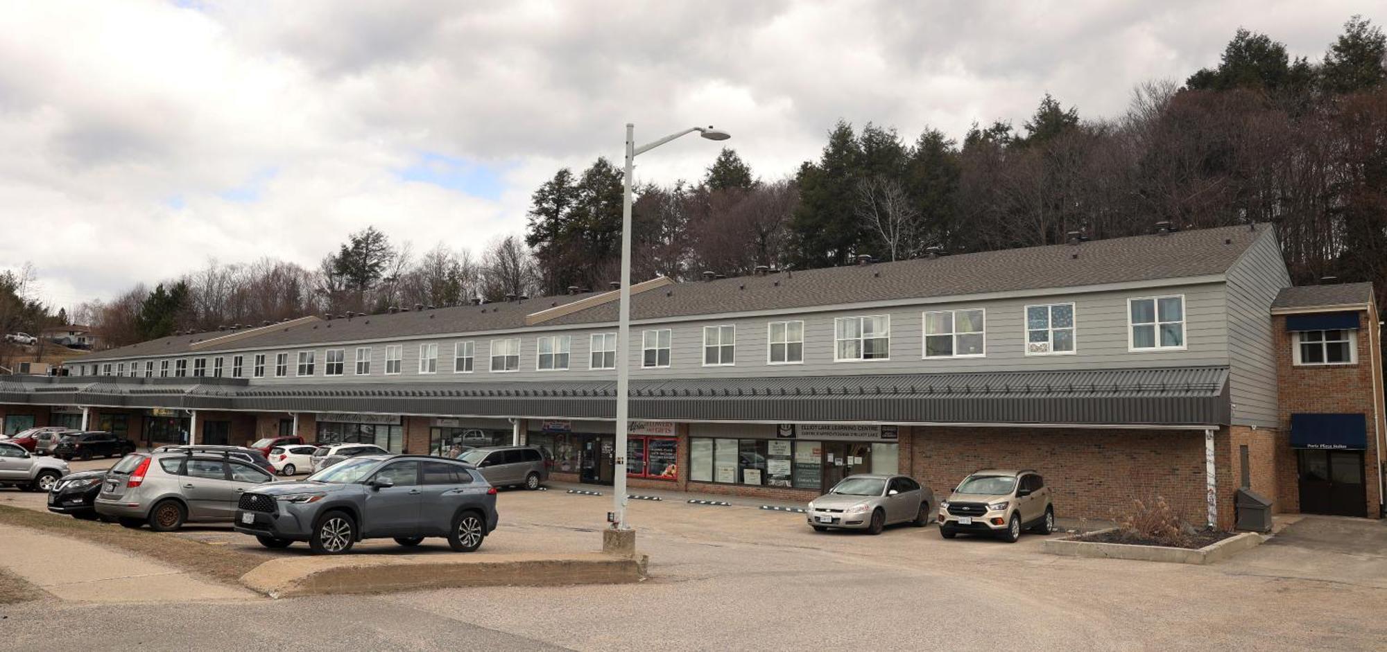 Paris Plaza Apartman Elliot Lake Kültér fotó