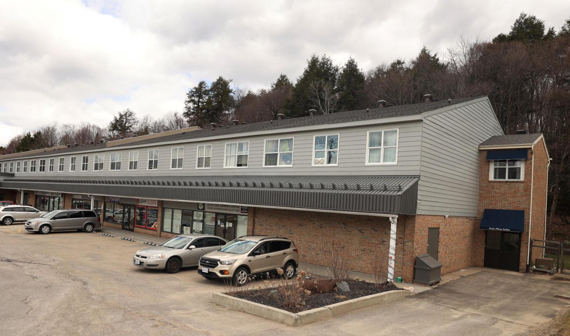 Paris Plaza Apartman Elliot Lake Kültér fotó